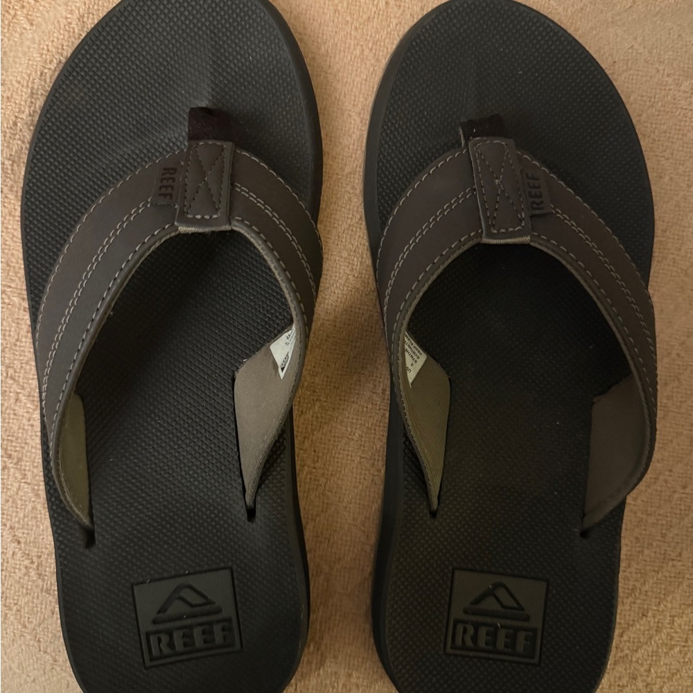 REEF SANDALS.  NWT. SIZE 8